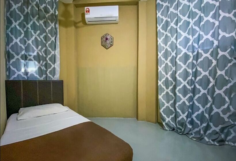 Отель Spot On 90042 One Plaza Eco