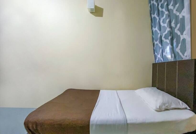 Отель Spot On 90042 One Plaza Eco