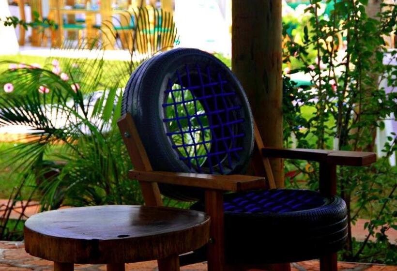 پانسیون Tusubira Village