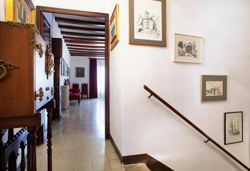 تختخواب و صبحانه Can Borrell