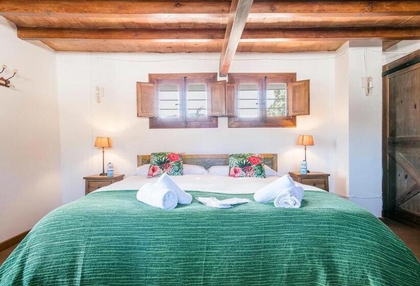 تختخواب و صبحانه Can Borrell