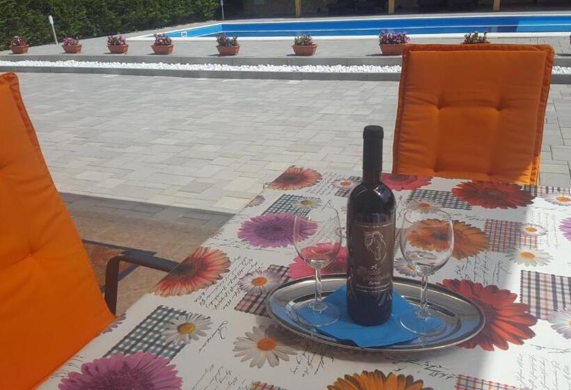 פנסיון Doni Prémium Apartmanház