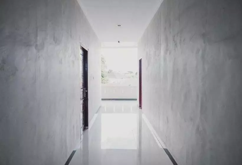 پانسیون Reddoorz Syariah At Hotel Grand Mentari