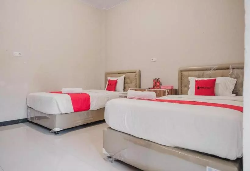 پانسیون Reddoorz Syariah At Hotel Grand Mentari