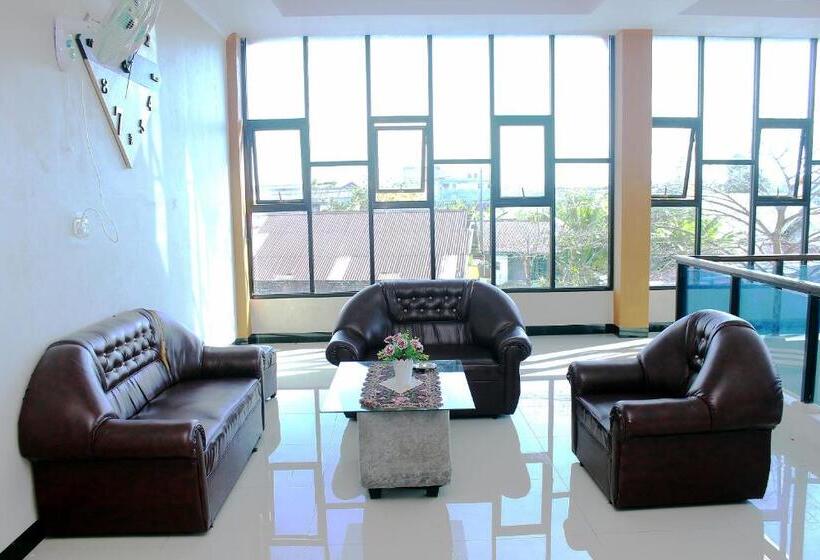 펜션 Reddoorz Syariah At Hotel Grand Mentari