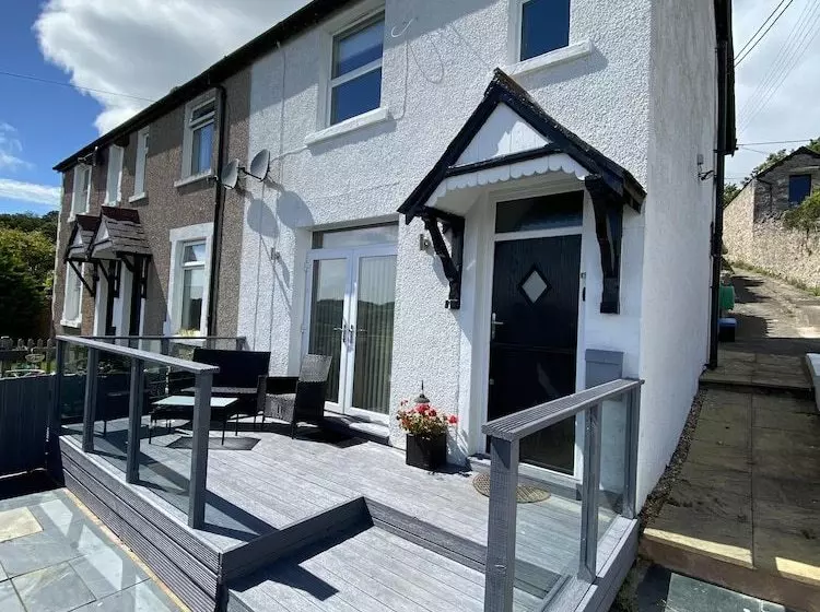 1 Saron Cottages