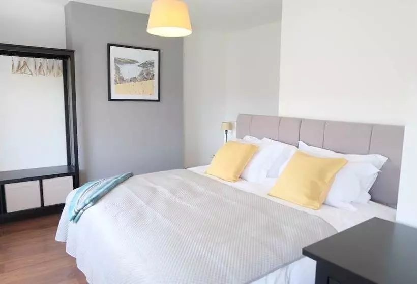 1 Saron Cottages