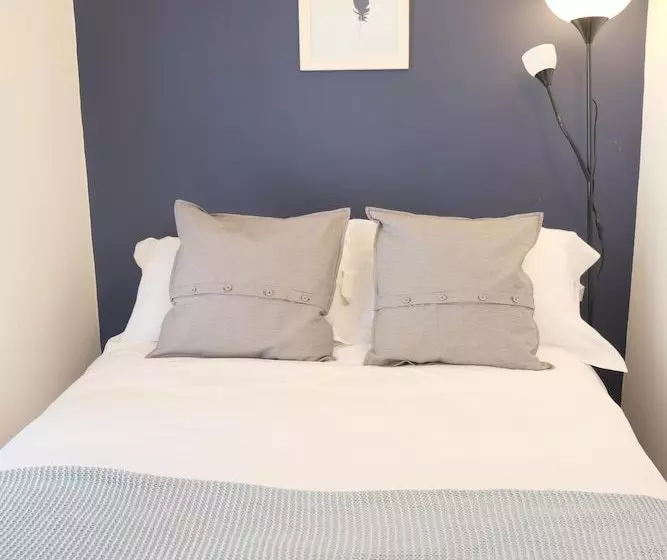 1 Saron Cottages