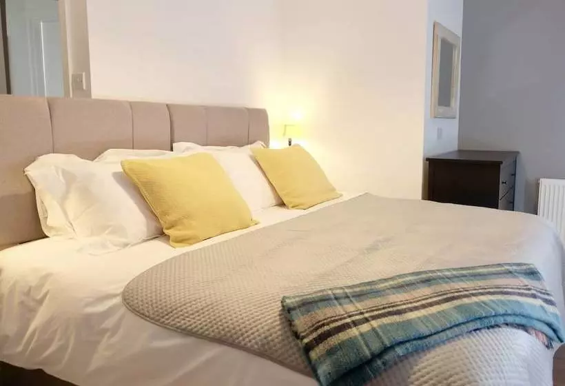 1 Saron Cottages