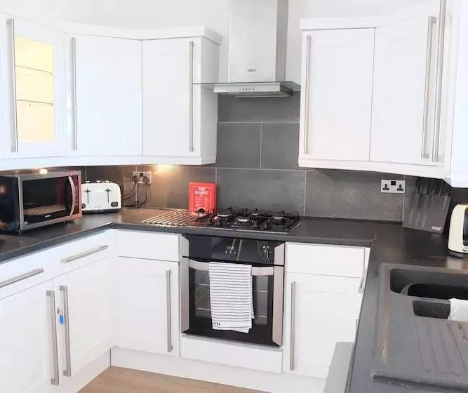 1 Saron Cottages