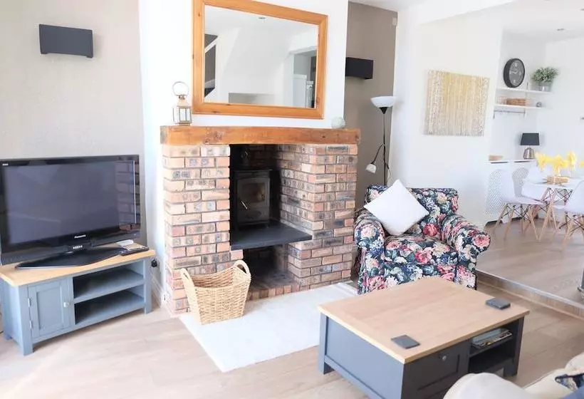 1 Saron Cottages