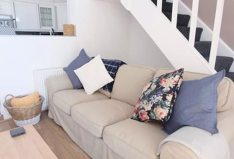 1 Saron Cottages