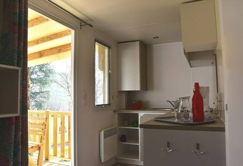 בית מלון כפרי Camping Et Village Vacances La Cheneraie