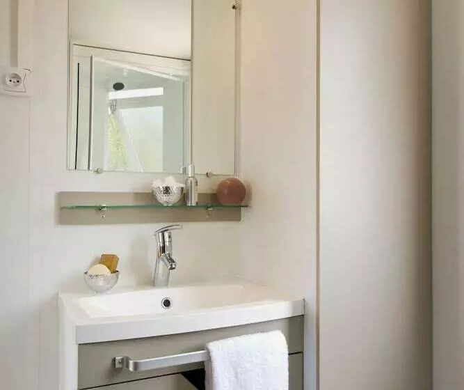 Hotelli Camping Et Village Vacances La Cheneraie