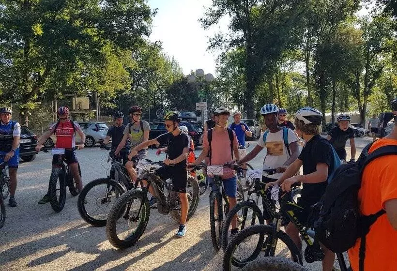 Hotelli Camping Et Village Vacances La Cheneraie