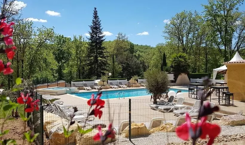 Hotelli Camping Et Village Vacances La Cheneraie