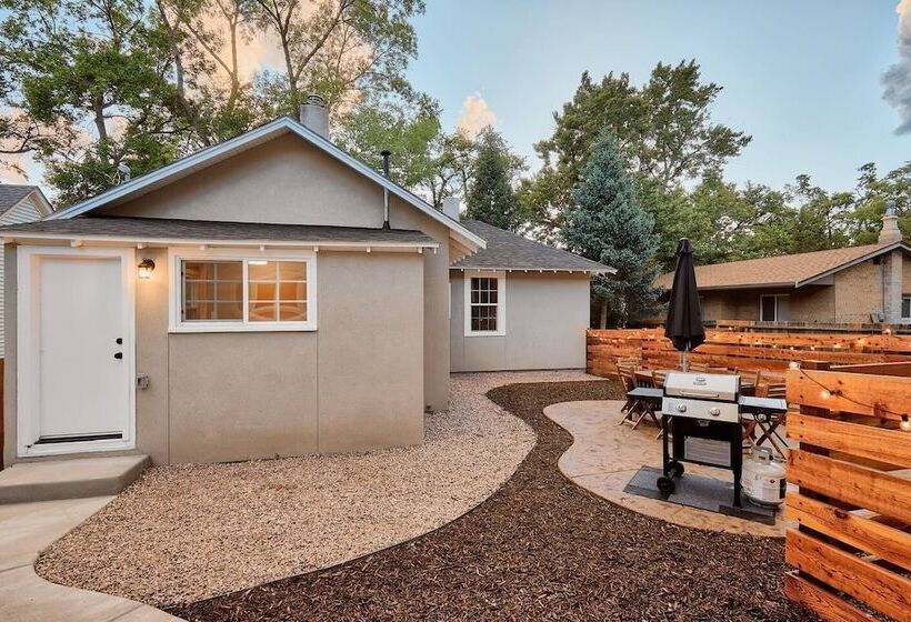 2br Olympic Center Downtown