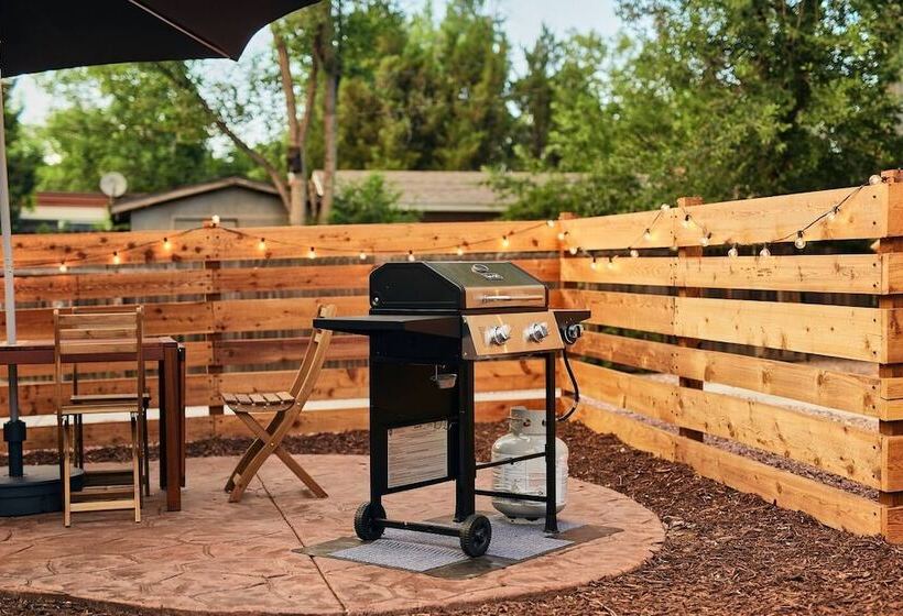 2br Olympic Center Downtown