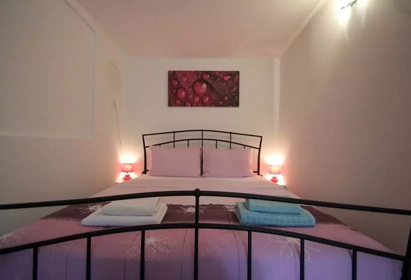 پانسیون Carla Guest House