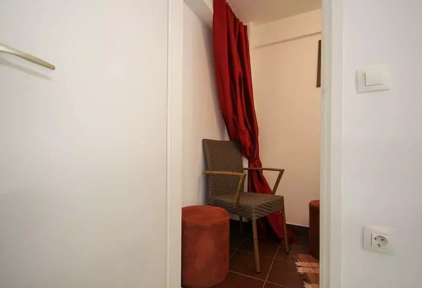پانسیون Carla Guest House