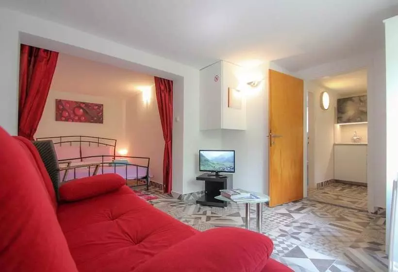 پانسیون Carla Guest House
