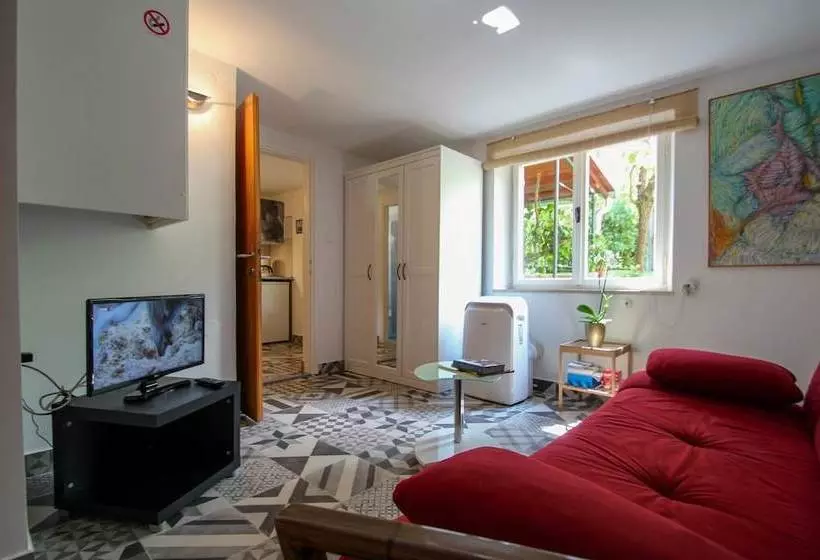 پانسیون Carla Guest House