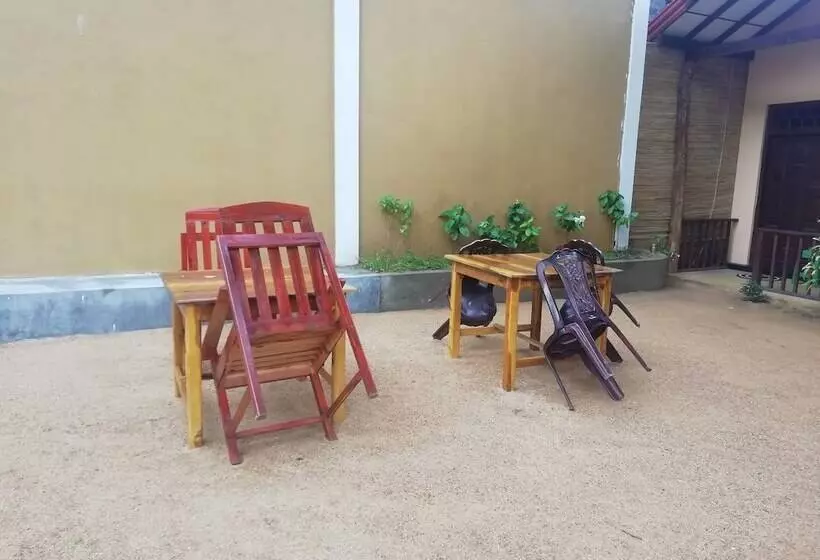 Majatalo Surf & Relax Inn Arugambay