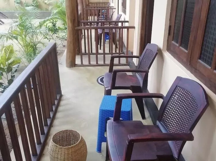 Majatalo Surf & Relax Inn Arugambay