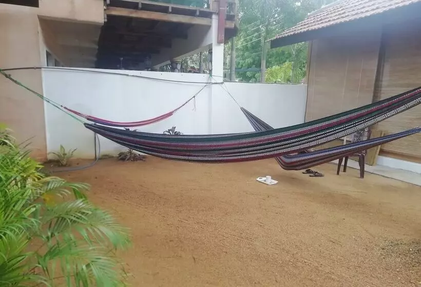Majatalo Surf & Relax Inn Arugambay