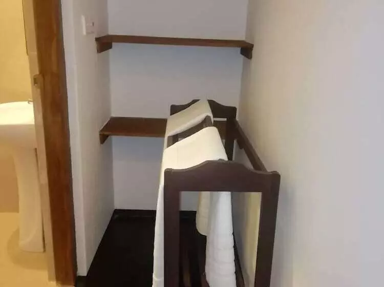 Majatalo Surf & Relax Inn Arugambay