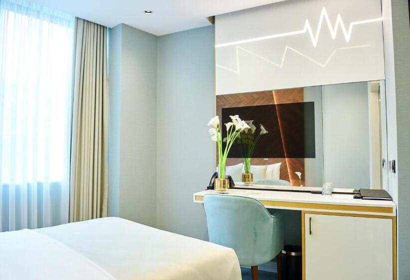 هتل Pupin Novi Sad