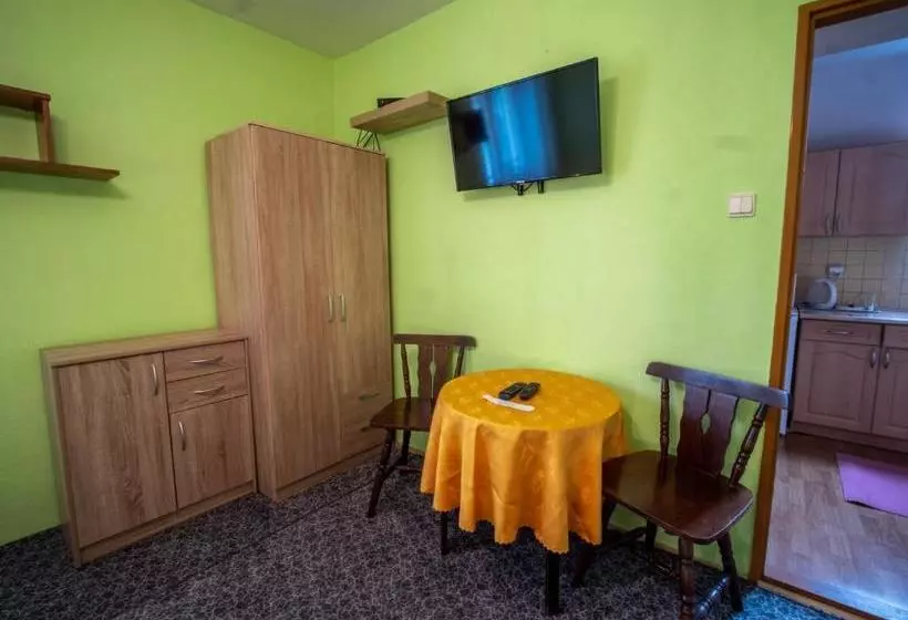 پانسیون Apartmány Tatry Euro Crv