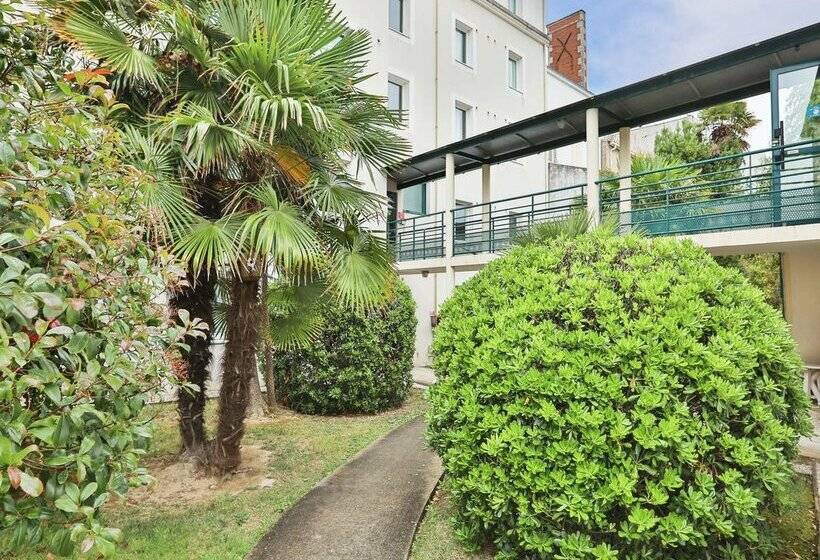 B&B HOTEL Les Sables-d'Olonne Centre Gare