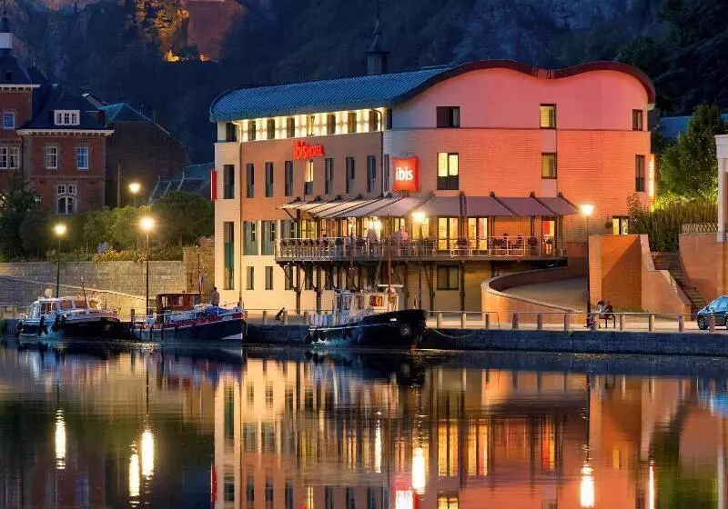 בית מלון כפרי Ibis Dinant Centre