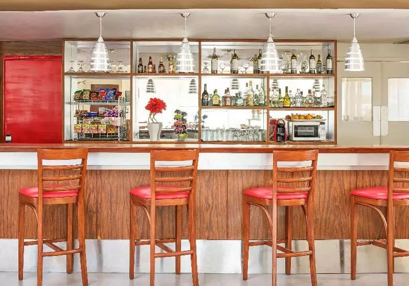 Отель Ibis Monterrey Aeropuerto