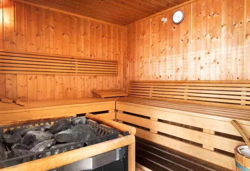 هتل NH Geneva Airport