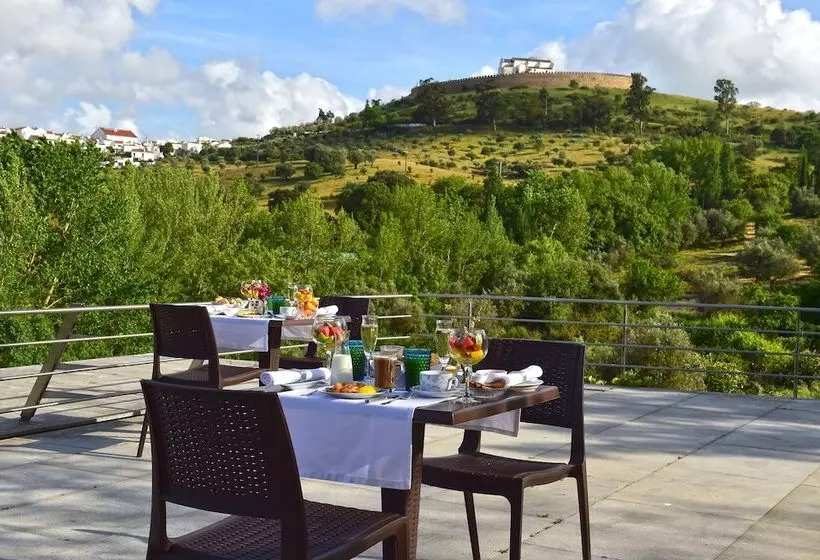 هتل Pousada Convento De Arraiolos