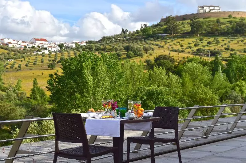 هتل Pousada Convento De Arraiolos