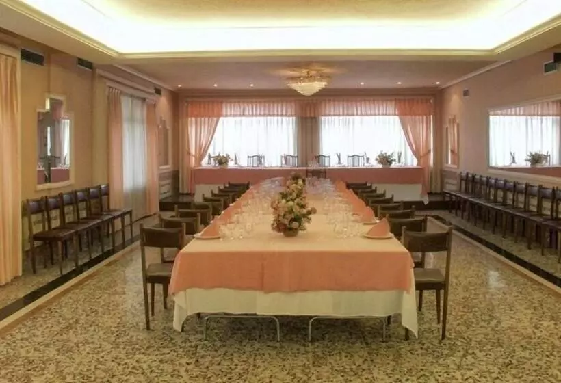 Отель Restaurant Royal