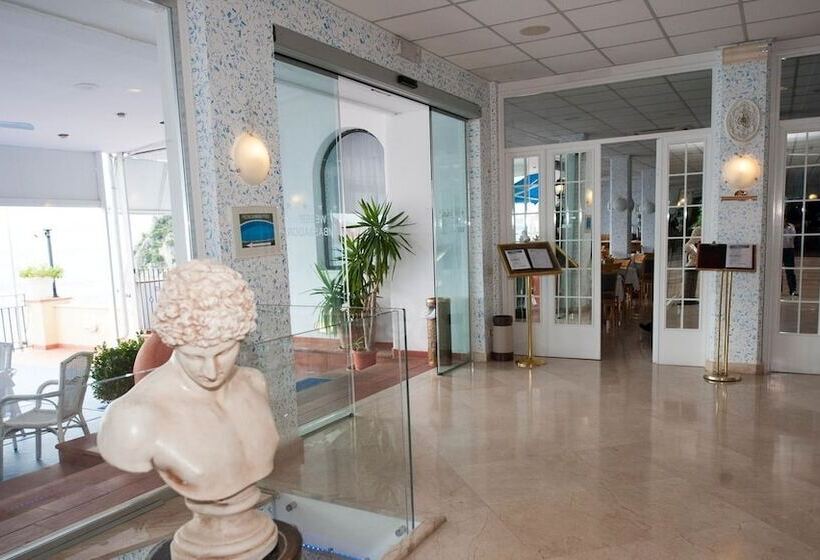 هتل Weber Ambassador