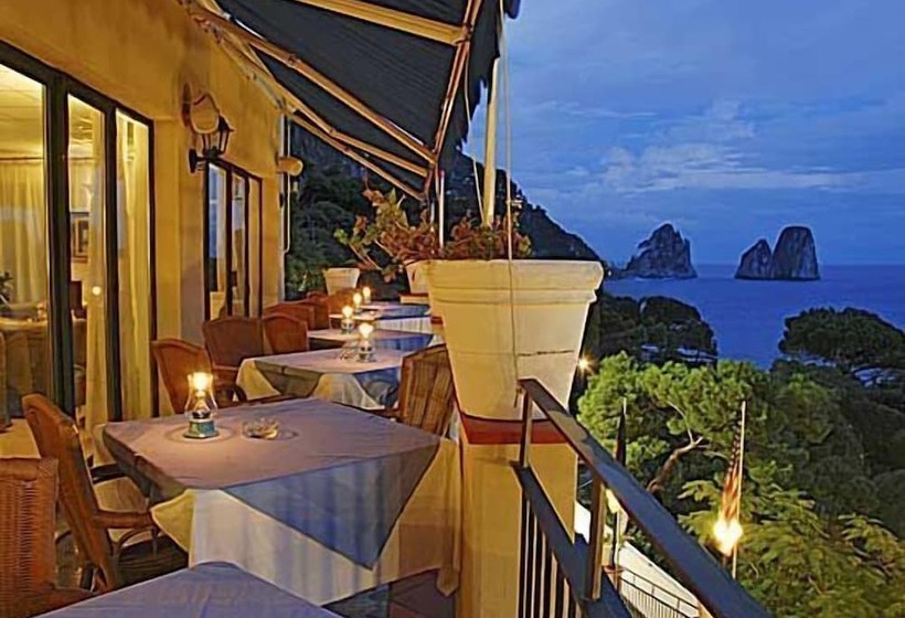 هتل Weber Ambassador