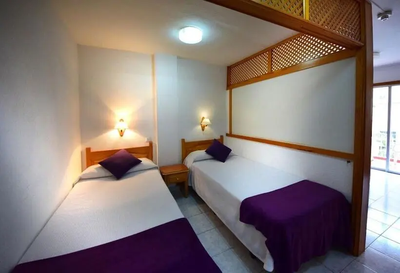 Skyview Hotel by LIVVO