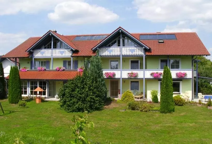 Retkeilymaja Landhaus Brummer