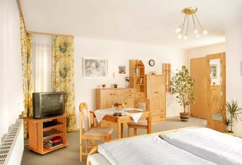 Retkeilymaja Landhaus Brummer
