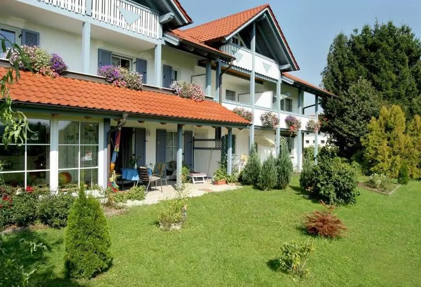 Retkeilymaja Landhaus Brummer