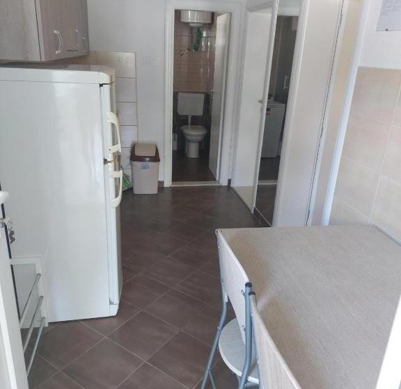 پانسیون Apartments & Rooms Leon