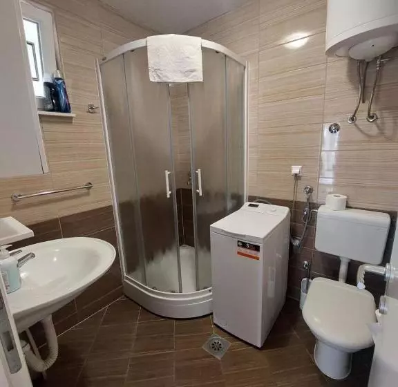 پانسیون Apartments & Rooms Leon