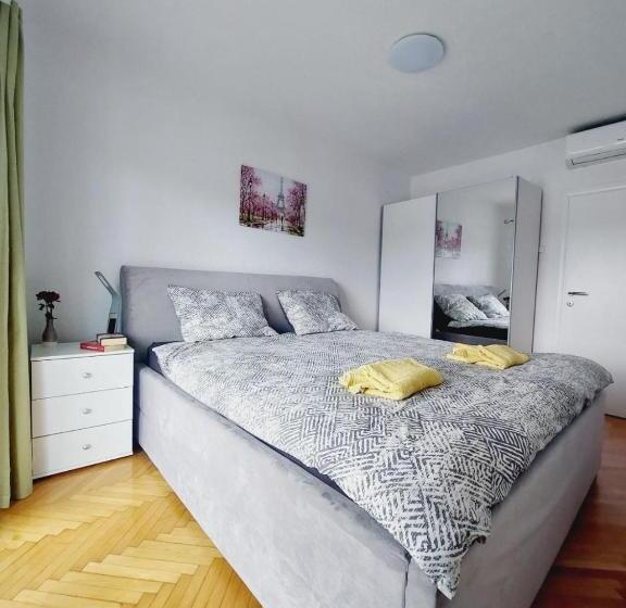 پانسیون Apartments & Rooms Leon