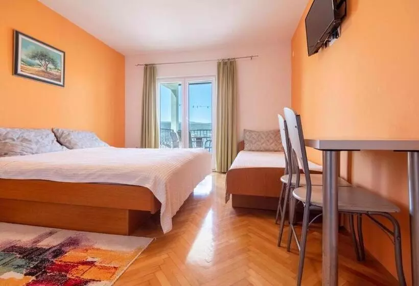 پانسیون Apartments & Rooms Leon