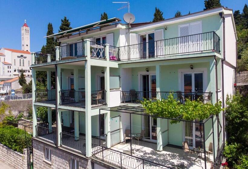 پانسیون Apartments & Rooms Leon